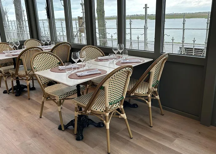 Logis Hotel- Restaurant Le Relais Guillaume De Normandy