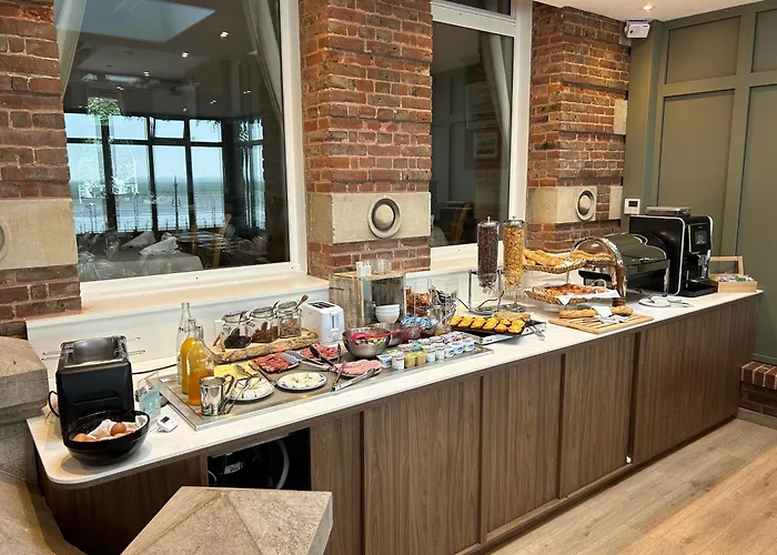 Logis Hotel- Restaurant Le Relais Guillaume De Normandy